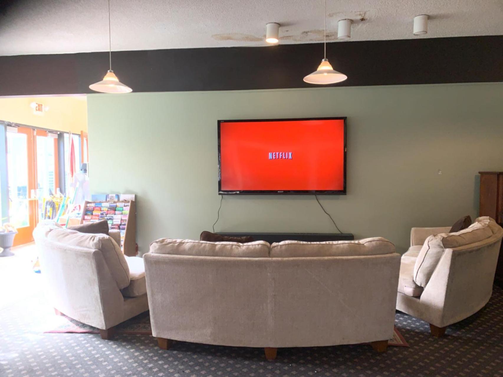 Providence Place Inn Port Hardy Bagian luar foto