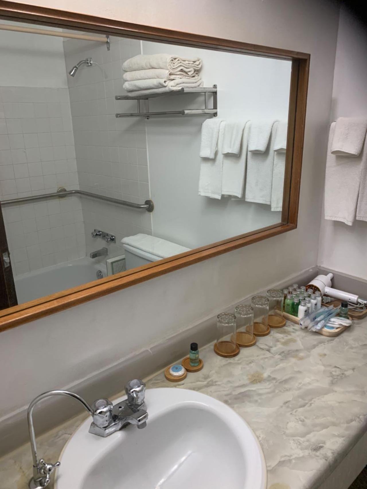 Providence Place Inn Port Hardy Bagian luar foto