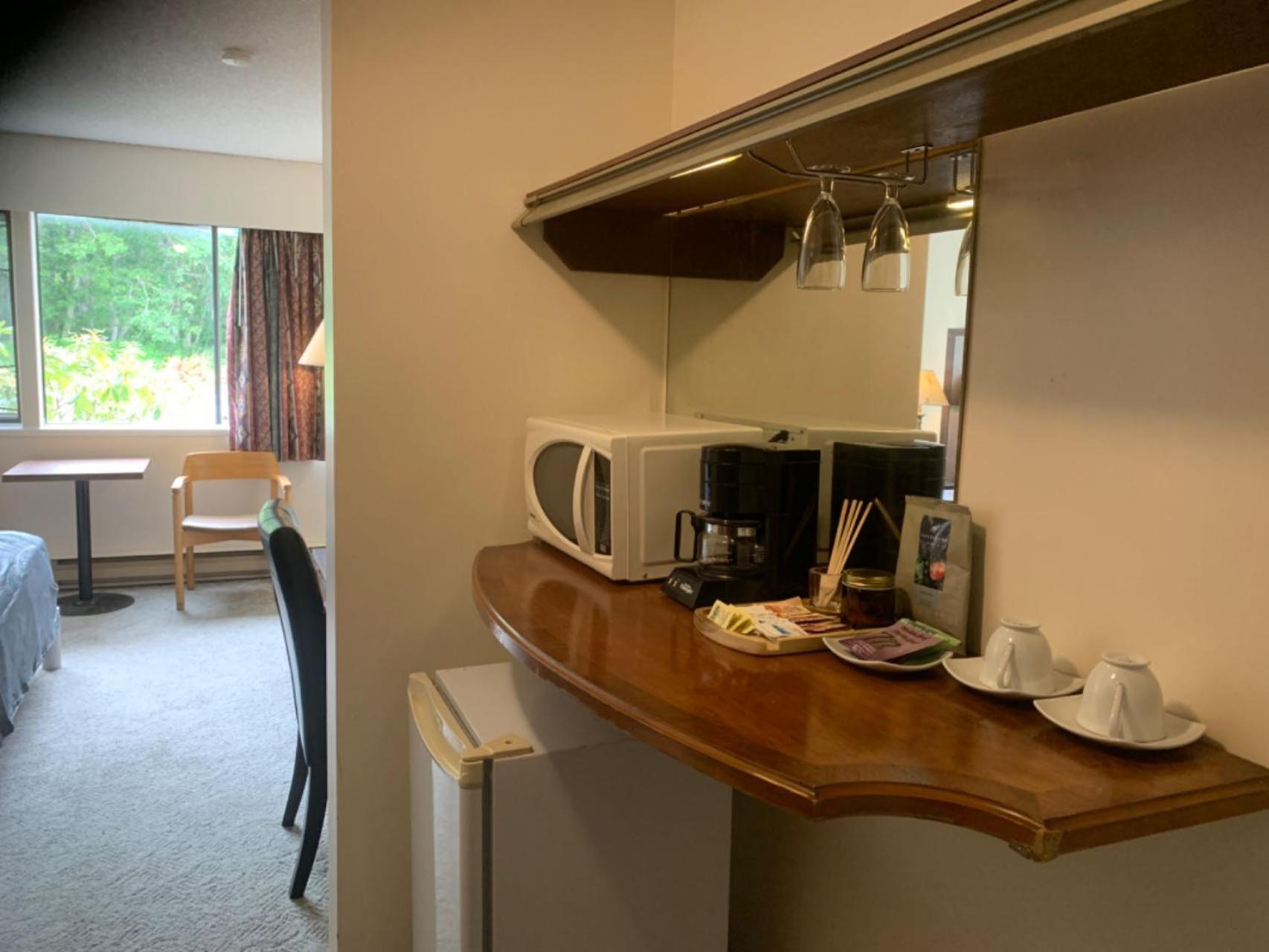 Providence Place Inn Port Hardy Bagian luar foto