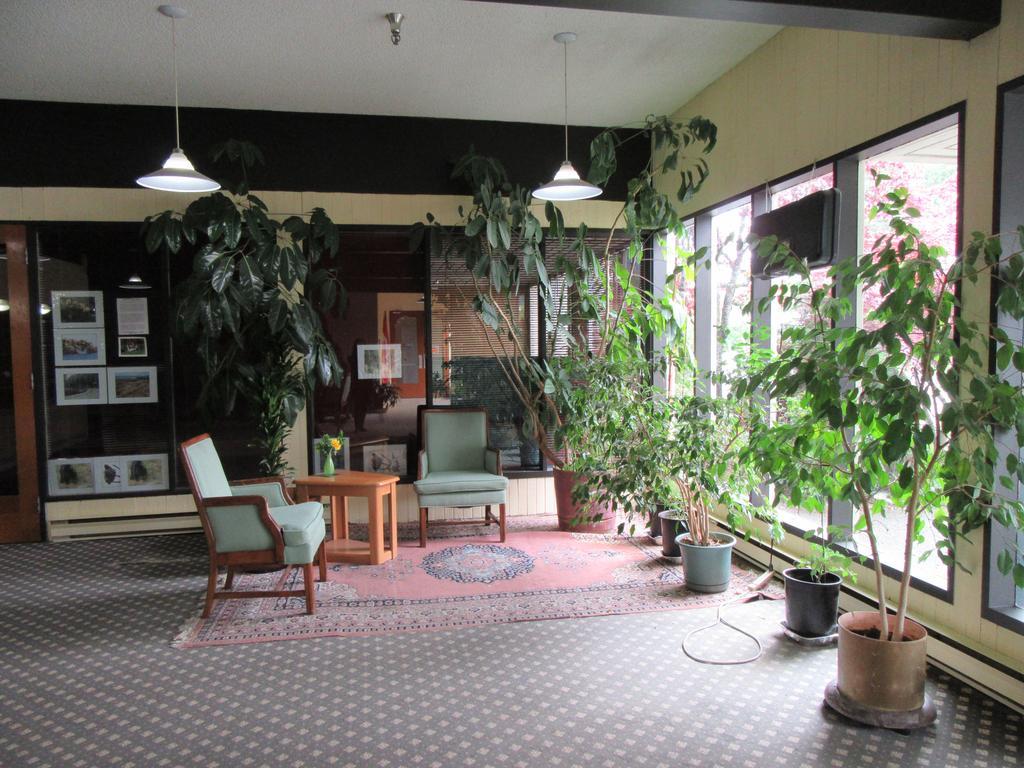 Providence Place Inn Port Hardy Bagian luar foto