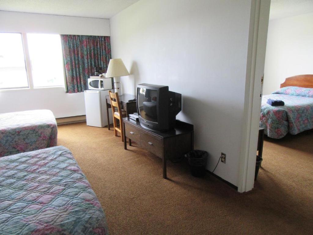 Providence Place Inn Port Hardy Bagian luar foto