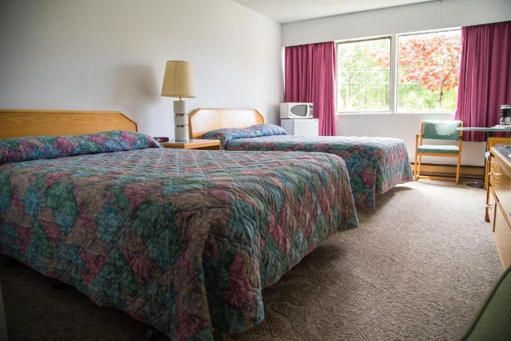 Providence Place Inn Port Hardy Bagian luar foto