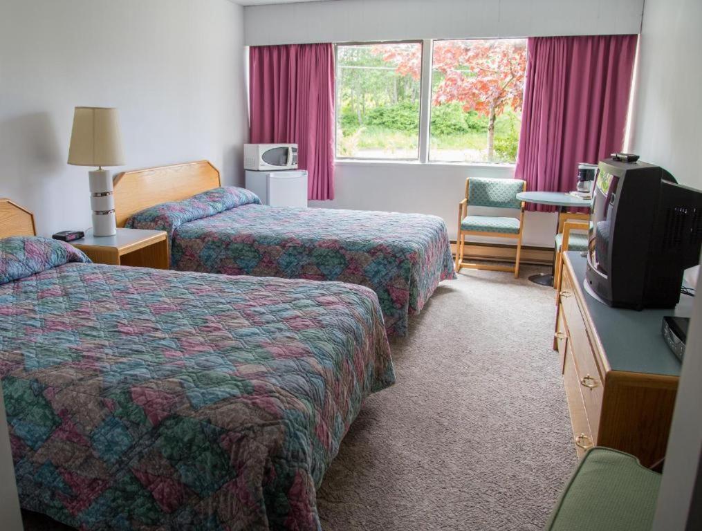Providence Place Inn Port Hardy Bagian luar foto