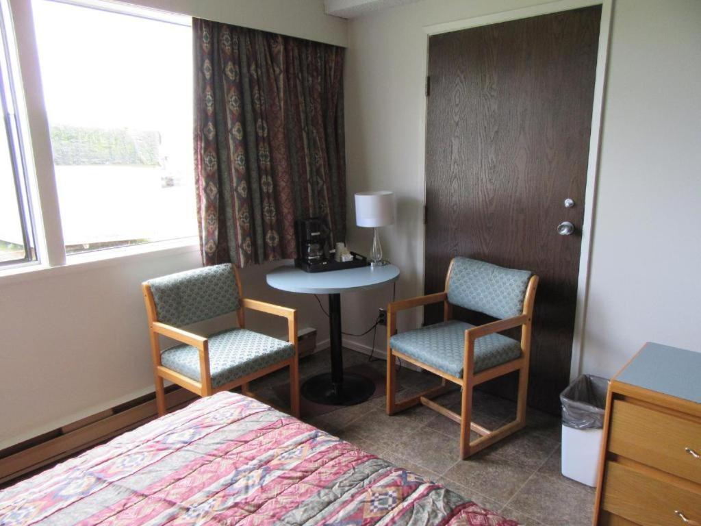 Providence Place Inn Port Hardy Bagian luar foto