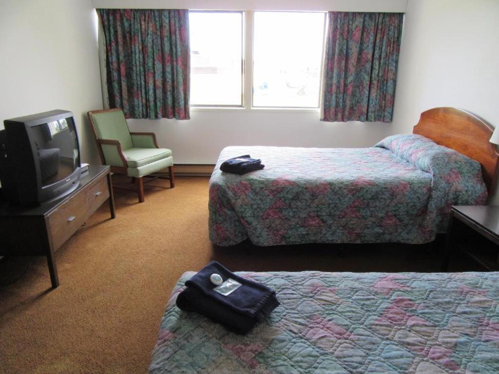 Providence Place Inn Port Hardy Bagian luar foto