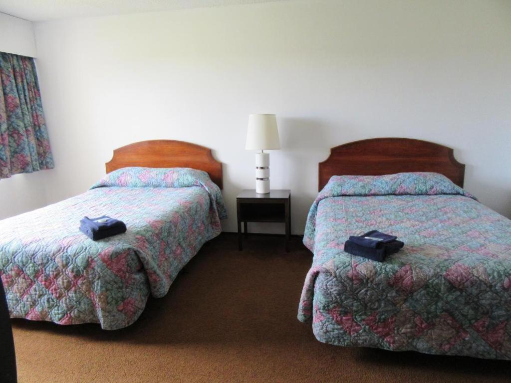 Providence Place Inn Port Hardy Bagian luar foto