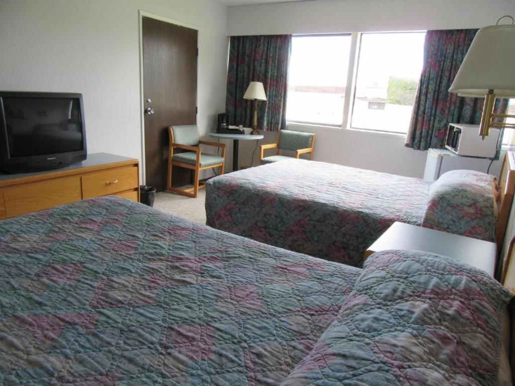 Providence Place Inn Port Hardy Bagian luar foto